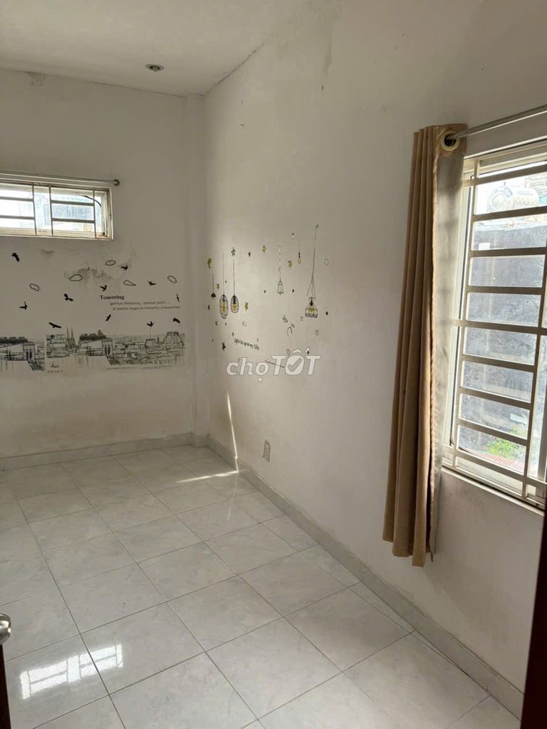 3-Story Townhouse with 4 Bedrooms in District 4