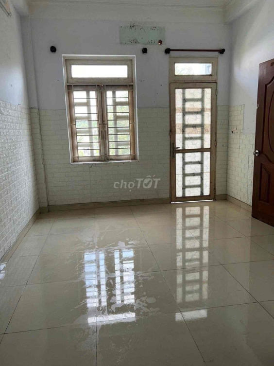Spacious 3-Bedroom House near Xa Lo Ha Noi Highway