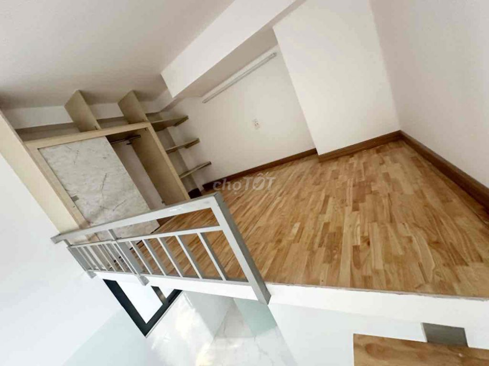 Loft-style room with mezzanine, fully furnished, near HUIT