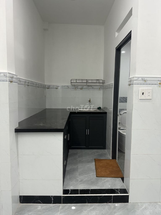 Newly Renovated Clean House in Secure Alley, Near Market and School