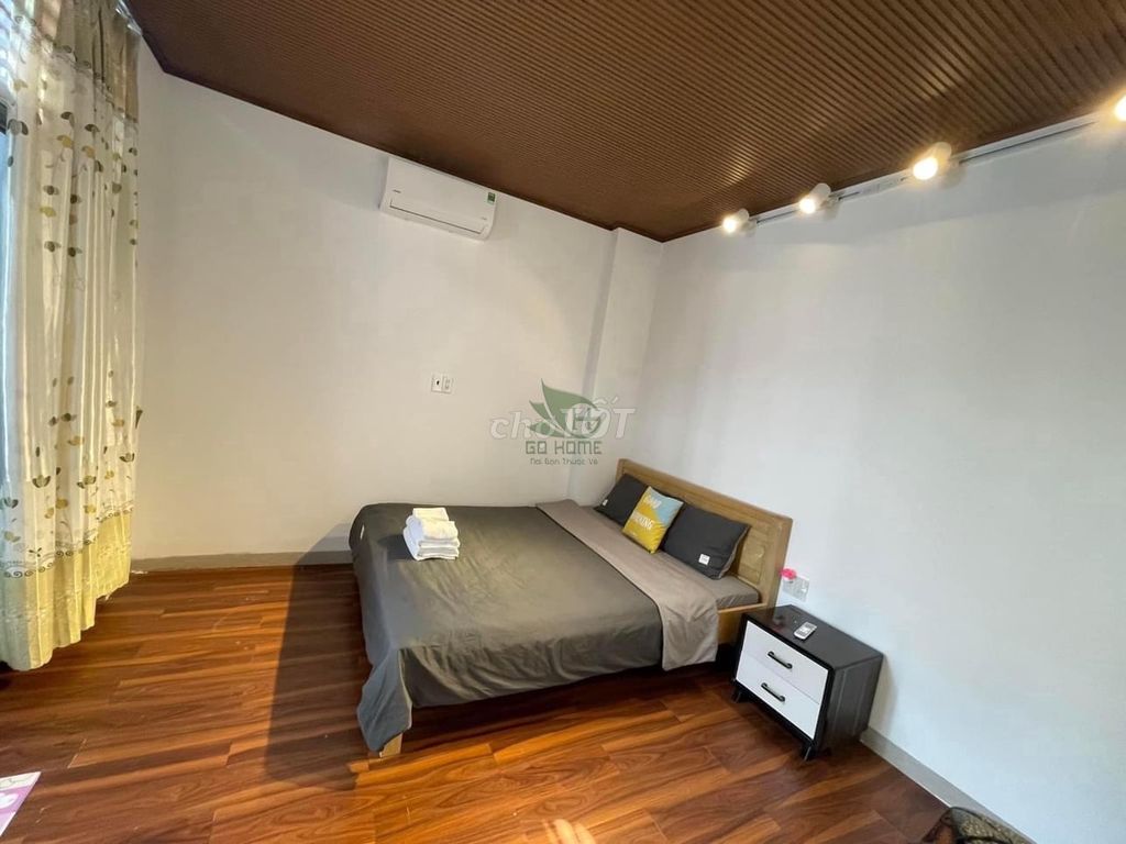 Spacious Garden Villa with Fish Pond