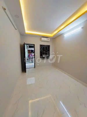 Modern 2-Bedroom Townhouse with Designer Lighting