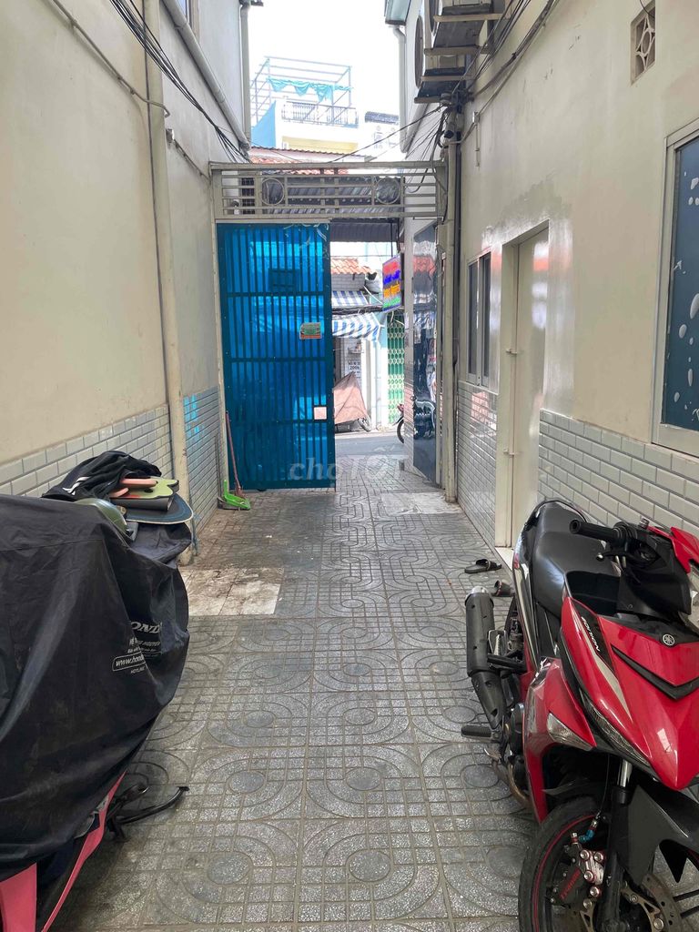 Modern Studio Near Markets and City Center