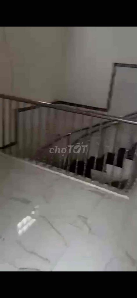 3-Story House with 4 Bedrooms Near Amenities