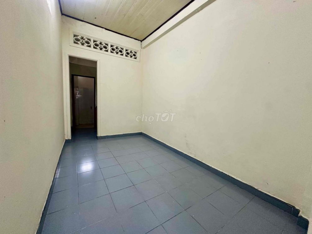 Small House in Vitaghe with Yard - Perfect for Online Business/Shop