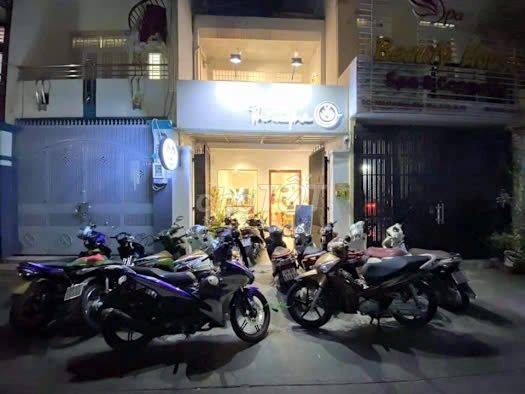 Rental Property near Ly Thai To Intersection - Spacious Commercial/Residential Space