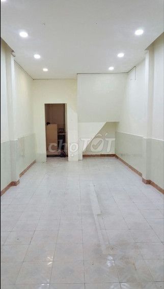 Spacious Two-Bedroom House with Car Access