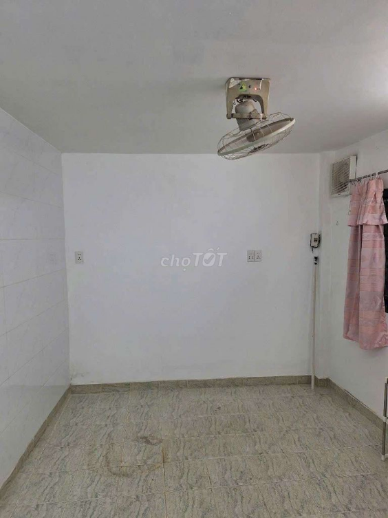 Rental House on Tran Hung Dao Street, P. NCT, Q1