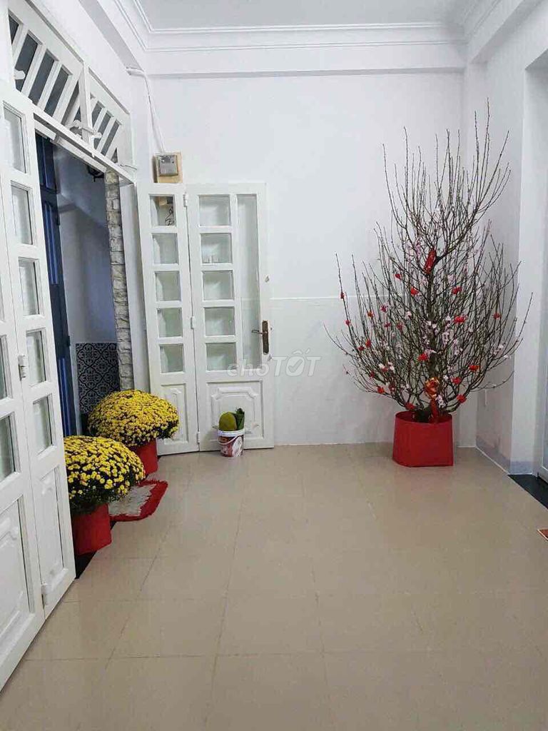 Modern 2-Bedroom House in District 3