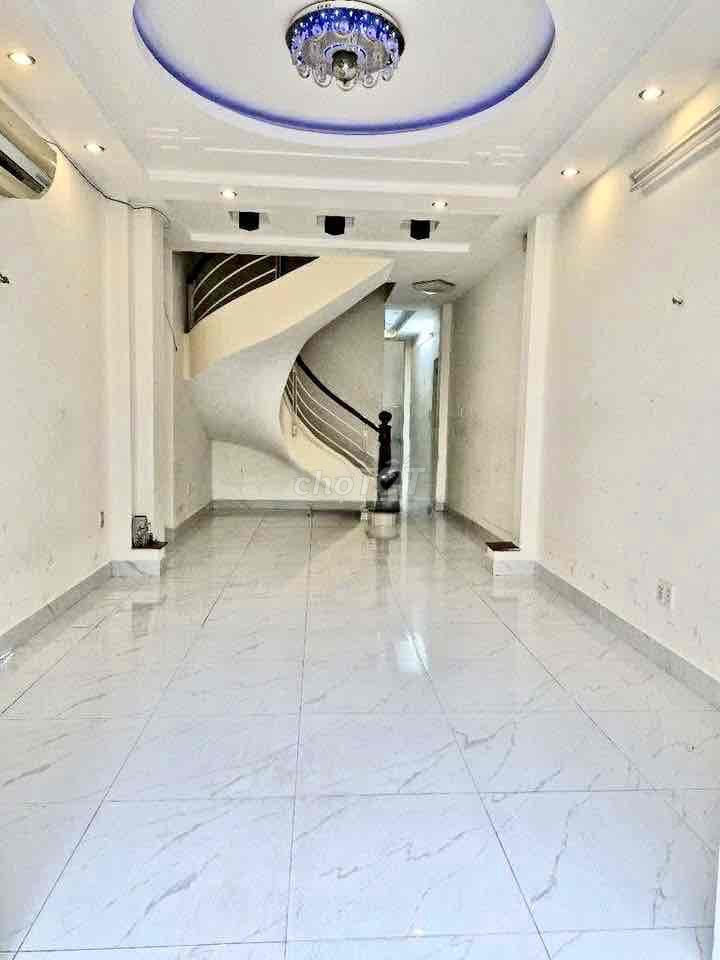 Modern Two-Bedroom House with Parking in Binh Thanh