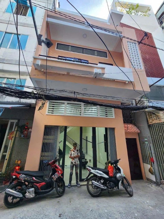 New Beautiful House in Vinh Vien, District 10, Close to Economic University