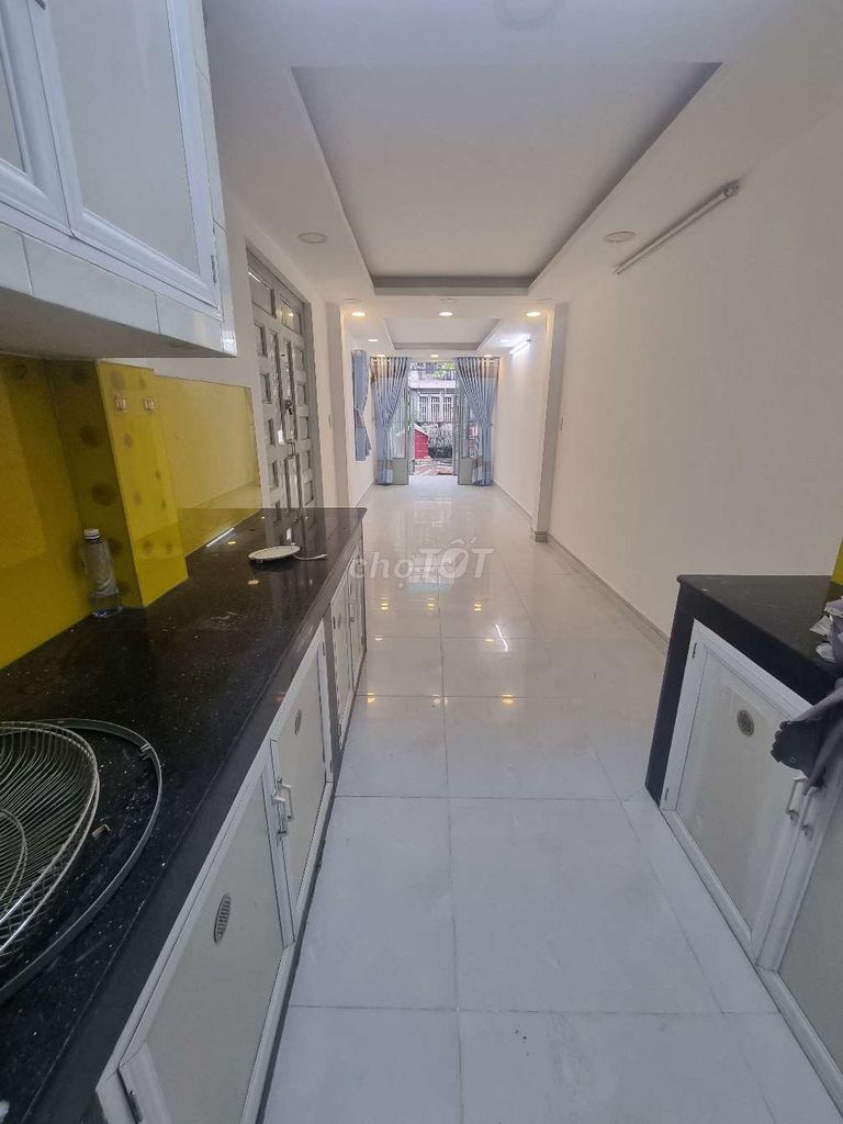 3-Bedroom Townhouse Near Vo Van Kiet Street