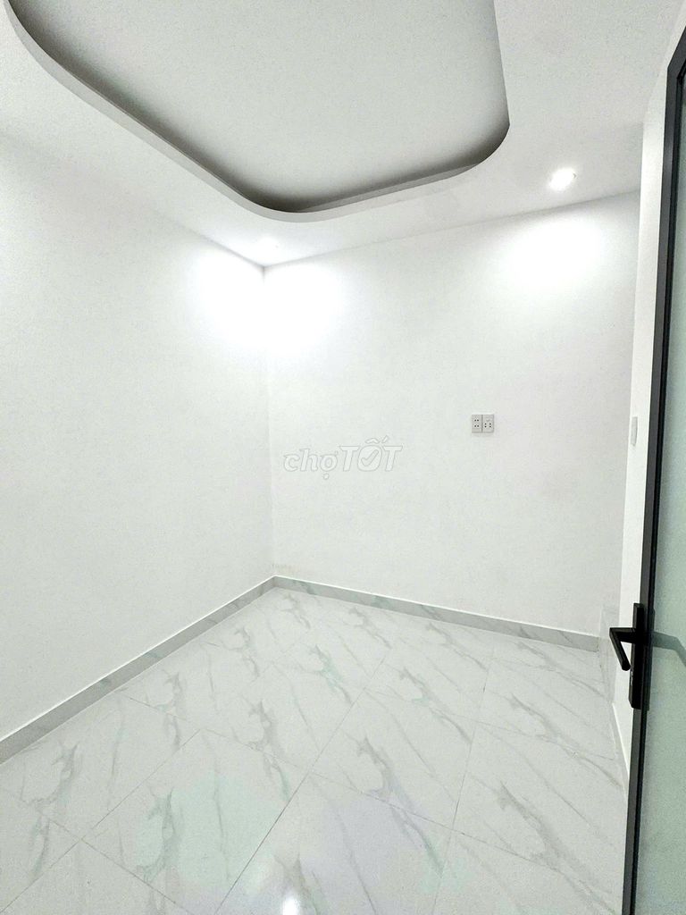 Modern 3-Bedroom House with New Interior