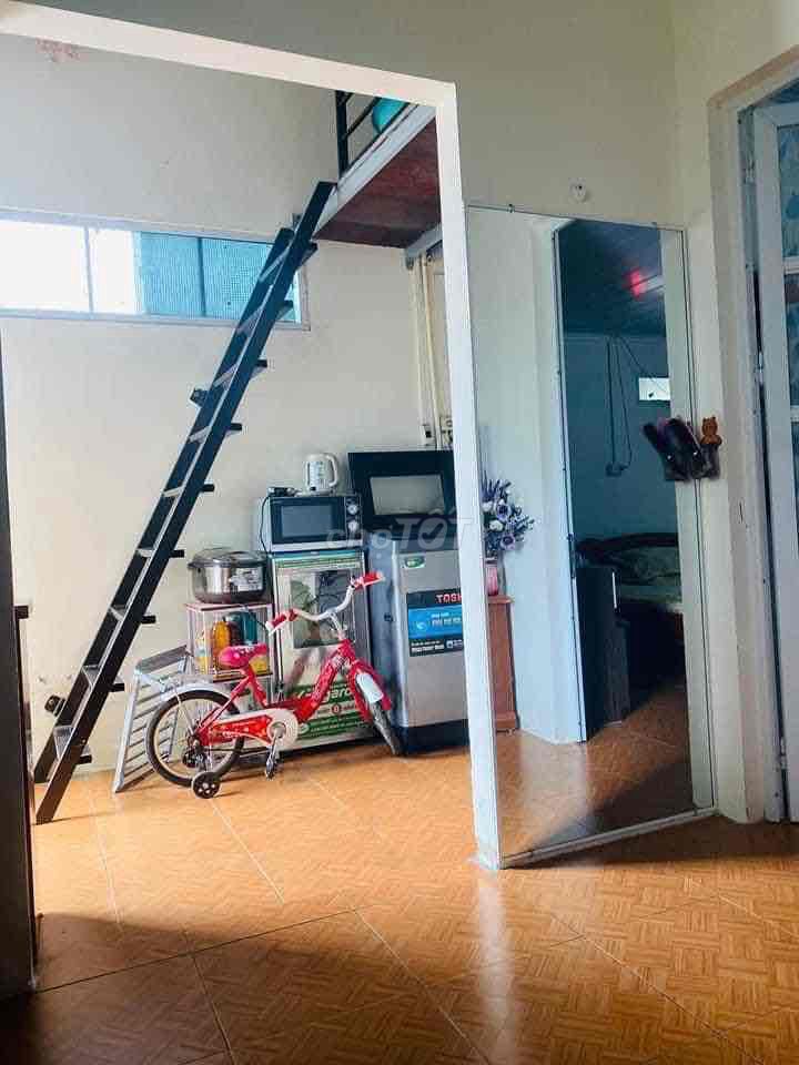 Spacious House Near Industrial Park with Lake View