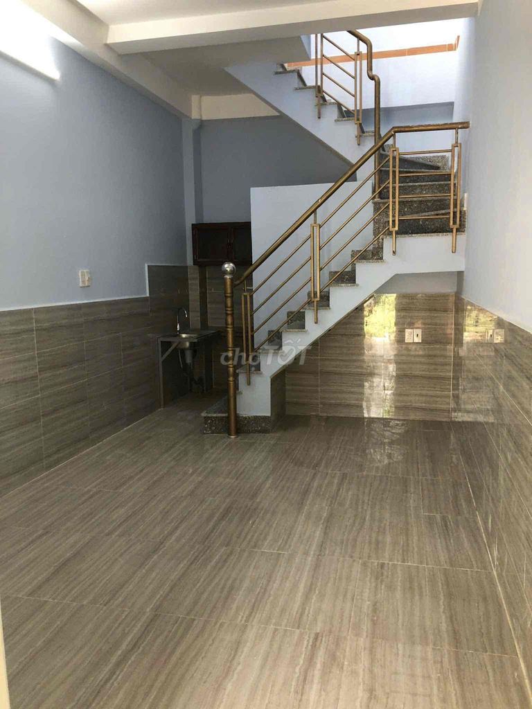 Modern Townhouse Near Giga Mall with Parking