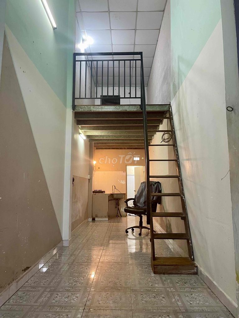 Commercial Space with Mezzanine Near Market