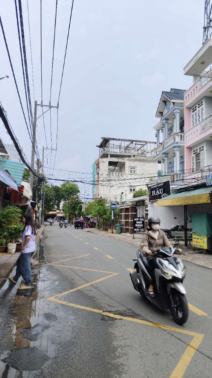 4x25m House in Phuoc Binh with 2 Bedrooms and Spacious Backyard