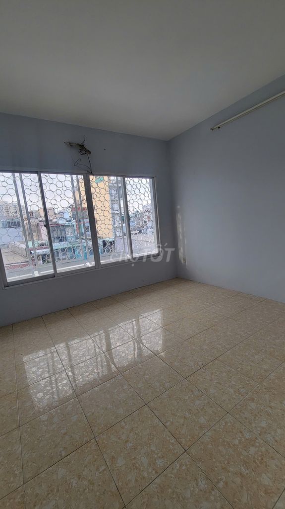 Modern 3BR Townhouse with Parking in District 11