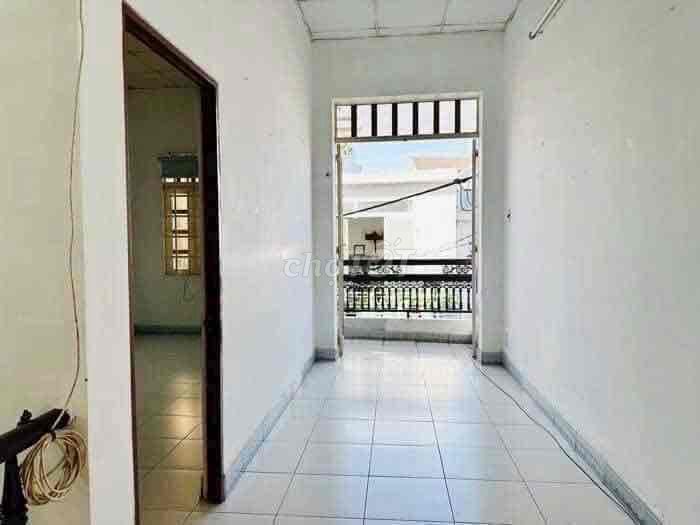Modern 2-Bedroom House with Car Access