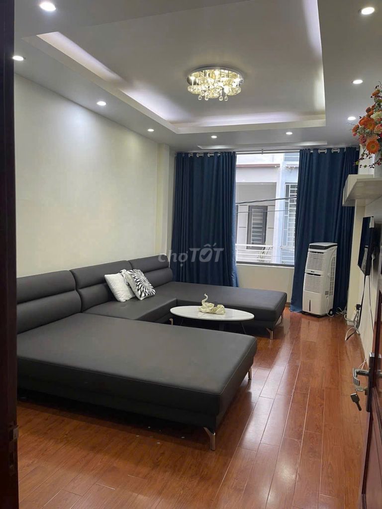 5-Floor House with Garage and 3 Bedrooms