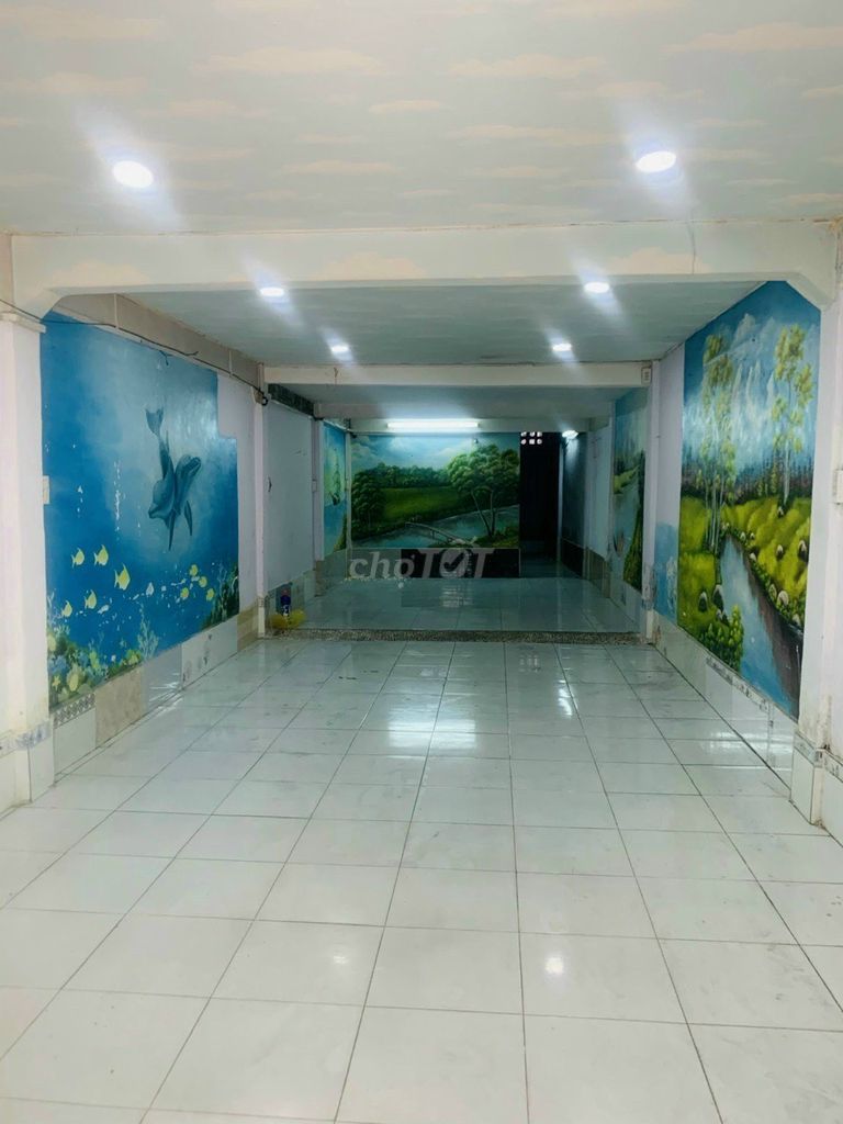 Commercial Space on Lac Long Quan Street