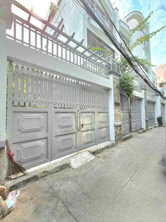 Ground Floor Rental near Tan Binh Market - Convenient for Office or Online Business