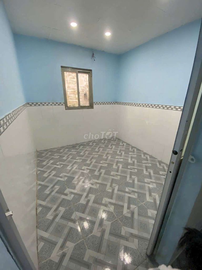 Spacious Two-Level House Near Market