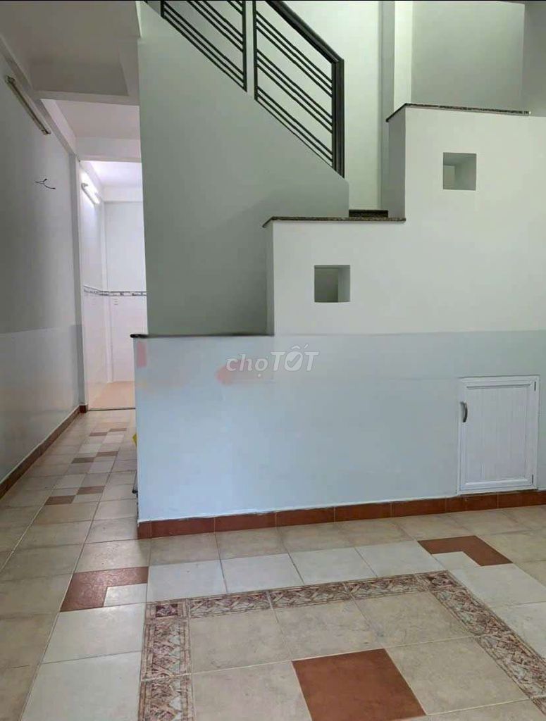 Modern 3-Bedroom Townhouse with Business Potential