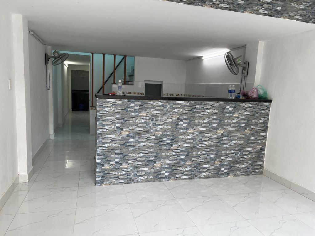 Modern 3BR Townhouse Near Schools and Markets
