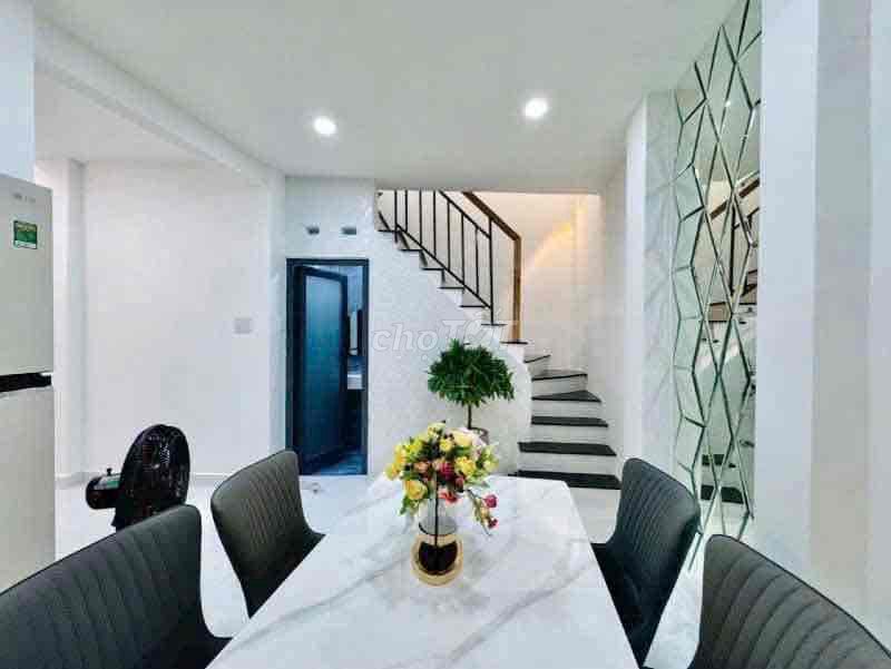 Modern 2BR Townhouse with Rooftop in Phu Nhuan