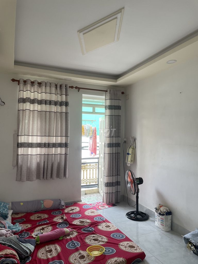 Quiet Home with Bright Bedroom and Modern Amenities
