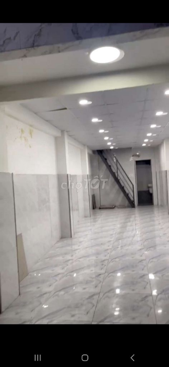 Modern Spacious Property near City Center, Convenient Location