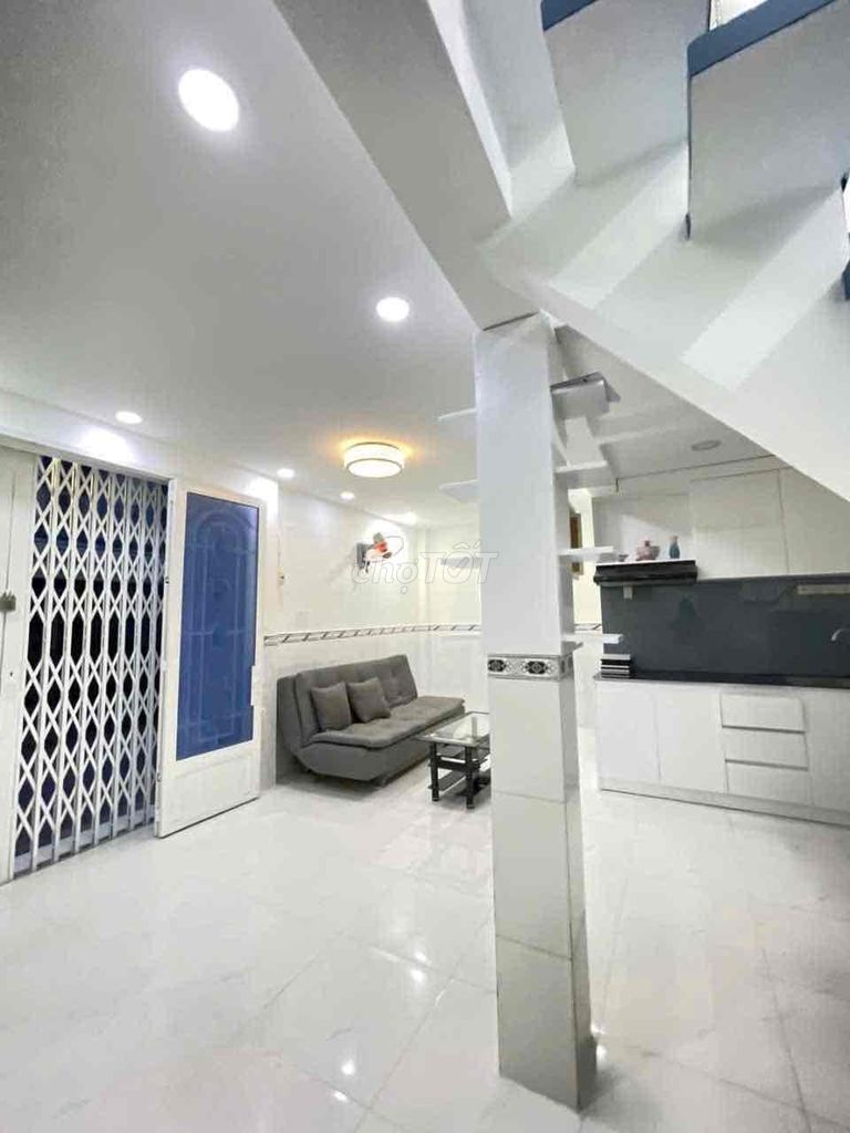 Corner House with 2 Bedrooms in District 6