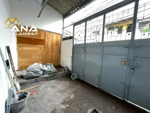 3-Story Commercial Shop/Building in Jelambar, Busy Street Location