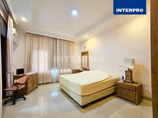 2-Story House in Kedoya - Spacious Family Home with 3 Bedrooms