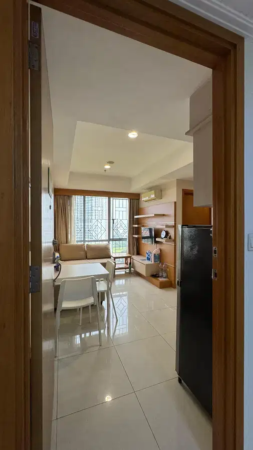 The Mansion Kemayoran-дағы қала мен бассейн көрінісі бар 2 бөлмелі пәтер