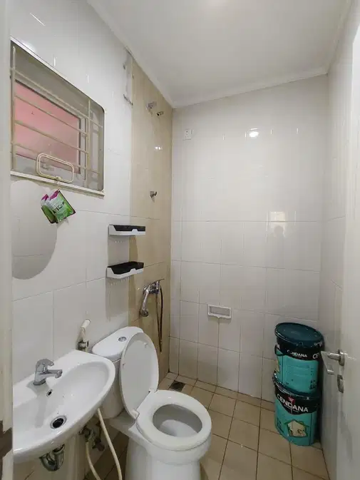 3-Story House in Omaha Village, Serpong with 3 Bedrooms
