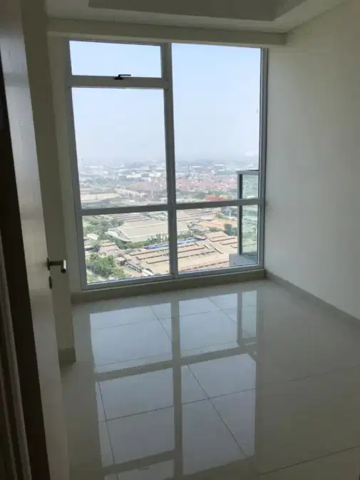 3 бөлмелі жартылай жабдықталған пәтер Sedayu City Suites-те, Kelapa Gading-ге жақын стратегиялық орналасуы