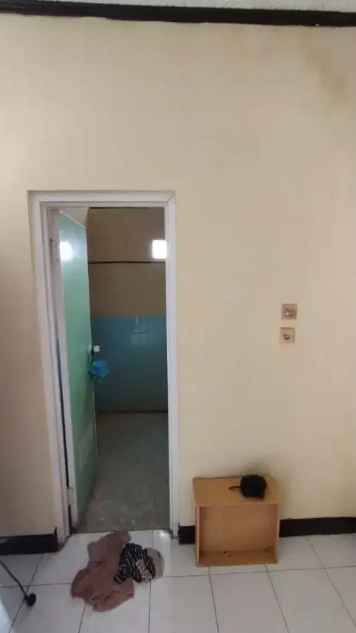 2-Story House with 4 Bedrooms Near City Center