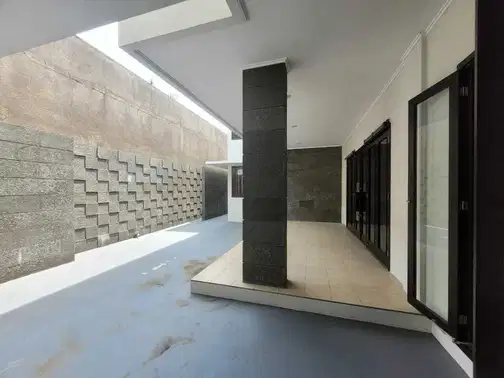 Spacious Graha Family House with Multiple Rooms and Large Area