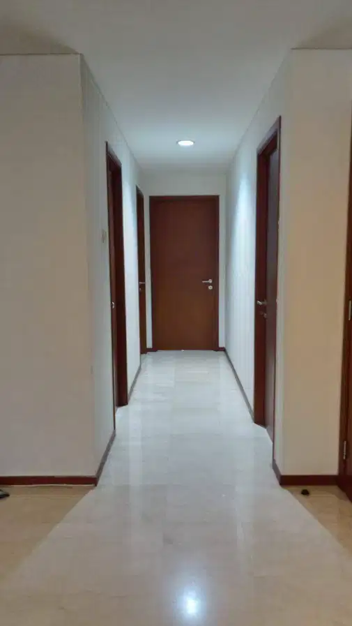 Просторная 3+1 спальная квартира в Royal Mediterania Garden, Западная Джакарта