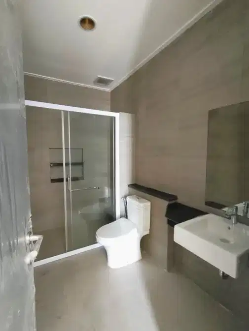 PIK2-дегі Simprug Residence-тегі көл көрінісі бар премиум үй