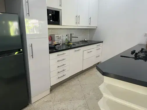 Spacious 6-Bedroom Villa with Pool and Extensive Amenities