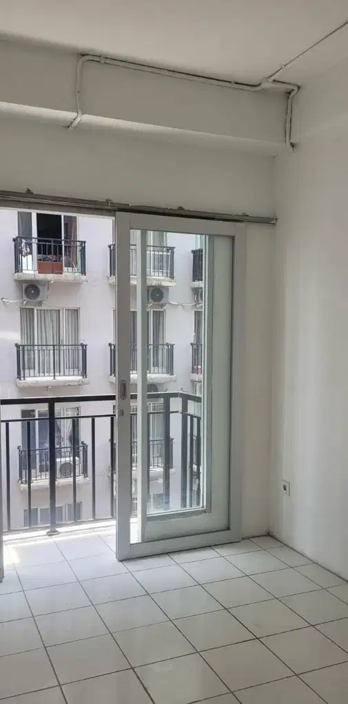 Empty Studio Apartment 22m²