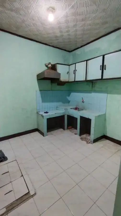2-Story House with 4 Bedrooms Near City Center