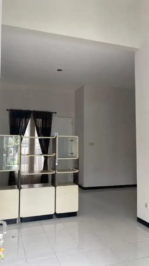 Rumah OER MERR Pondok Chandra Sidoarjo - 3 Bedrooms, 135m² House for Rent