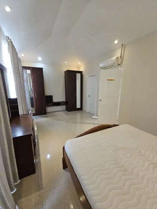 2-этажный меблированный таунхаус в Taman Paris Lippo Karawaci