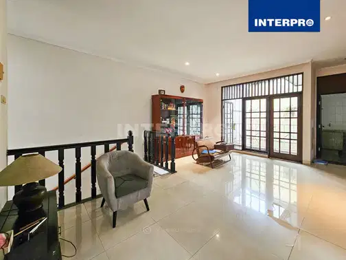 2-Story House in Kedoya - Spacious Family Home with 3 Bedrooms