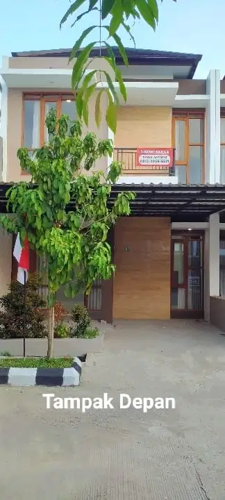 Көптеген ерекшеліктері бар кең 3 бөлмелі үй