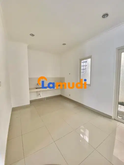 Spacious 4-Bedroom House with Multiple Amenities